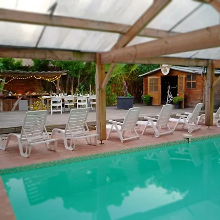Camp De Base Guest house Ares