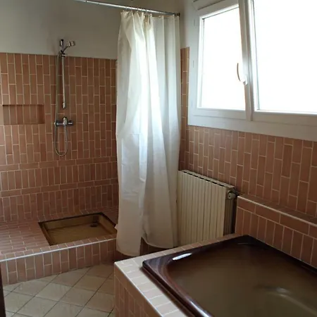 Camp De Base Guest house Ares